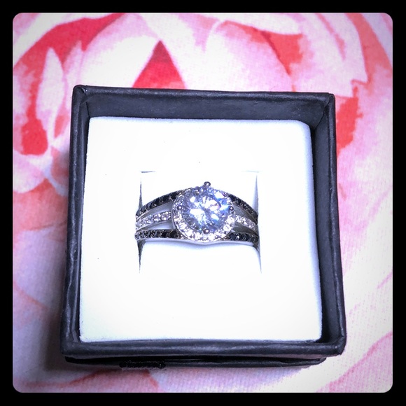 Jewelry - Beautiful statement cocktail fashion ring